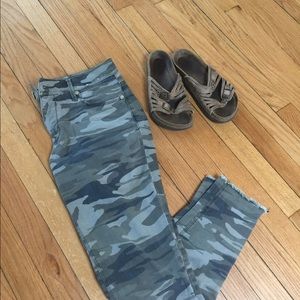 Express camo skinny pants